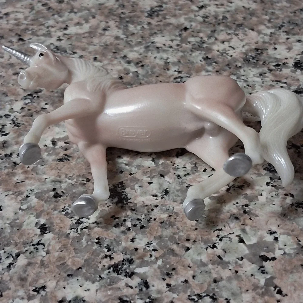 Breyer Freedom Series Classics Aurora Unicorn Model 62059 Pearl Pink 1:12